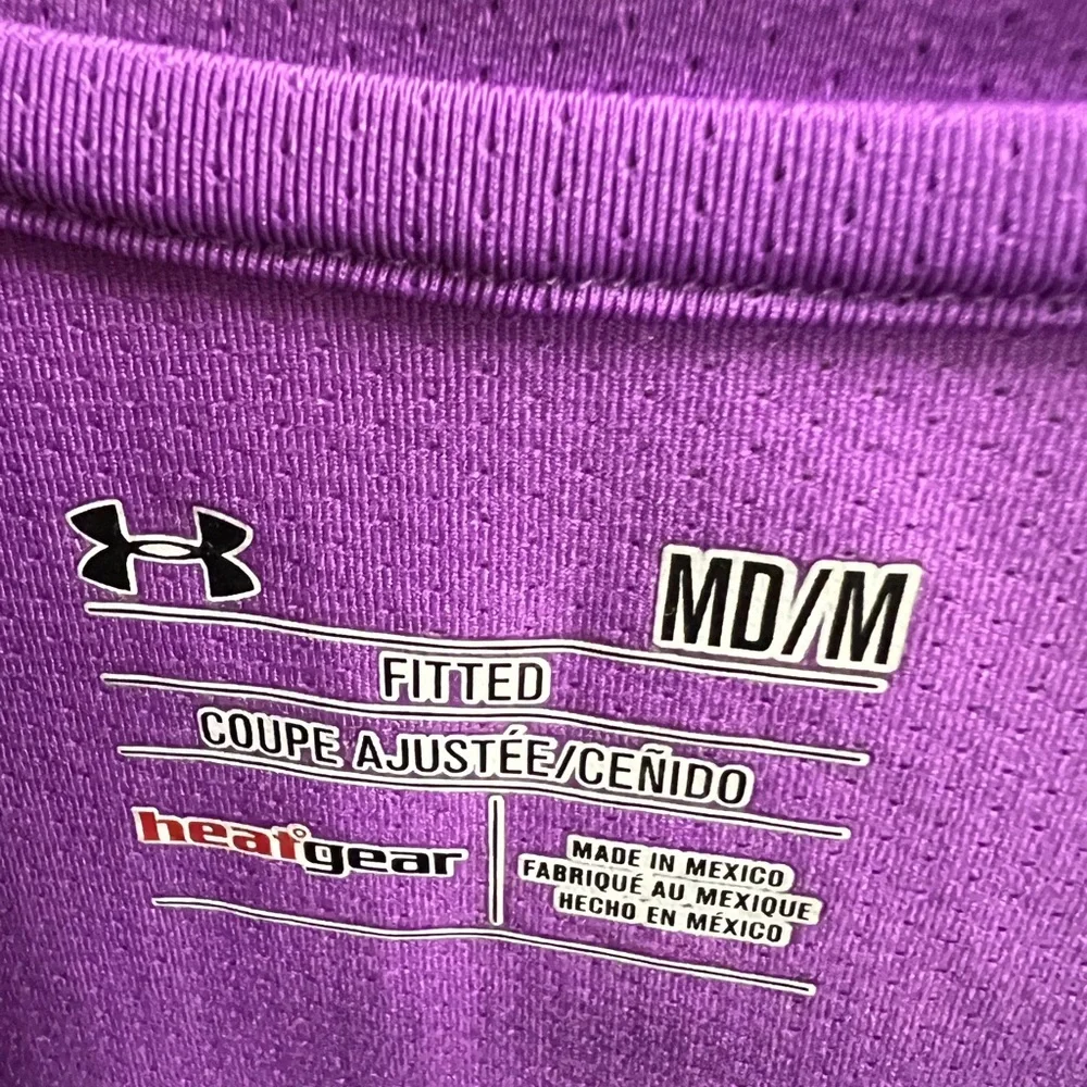 Under Armour-Fitted‎ V Neck long Sleeved shirt-Size: Medium - Picture 4 of 4
